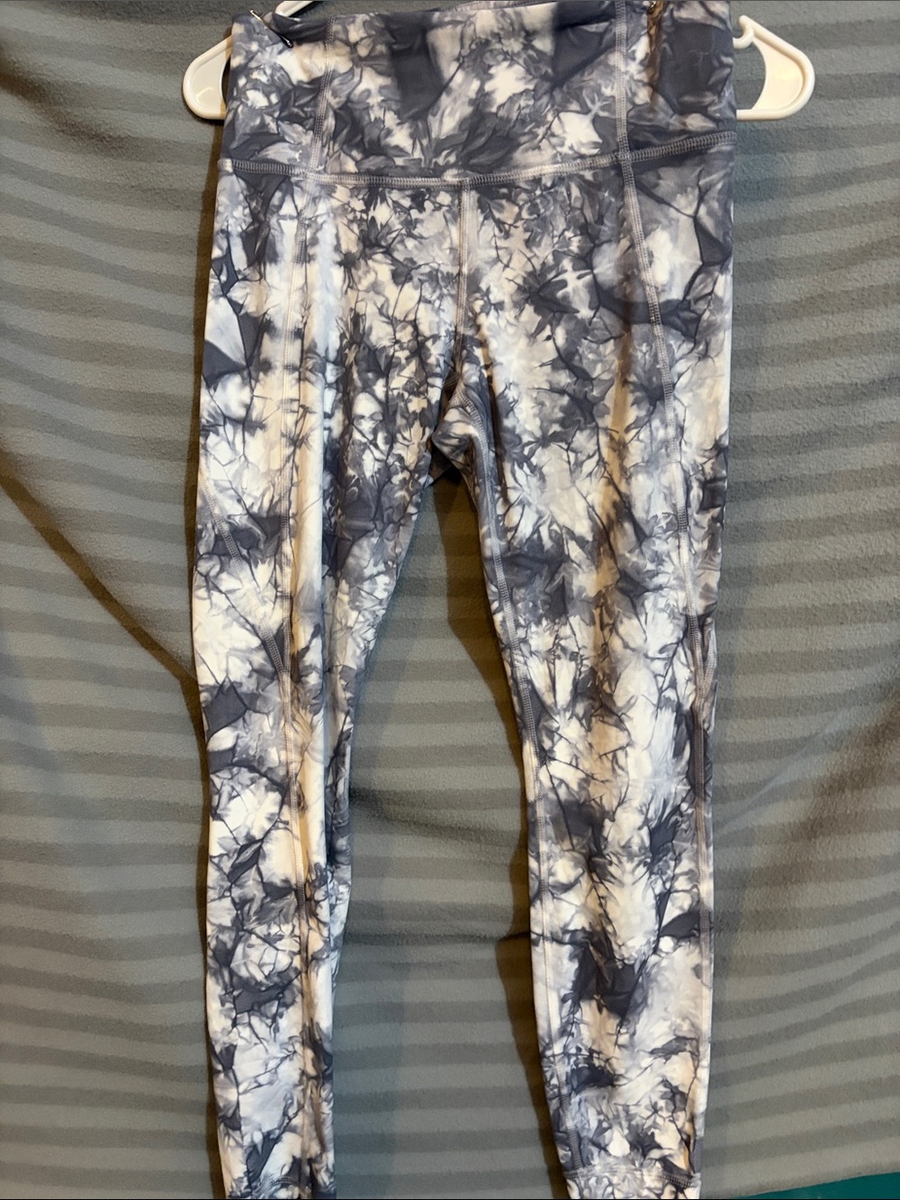 Athleta Tie-Dye Leggings in Gray and White
